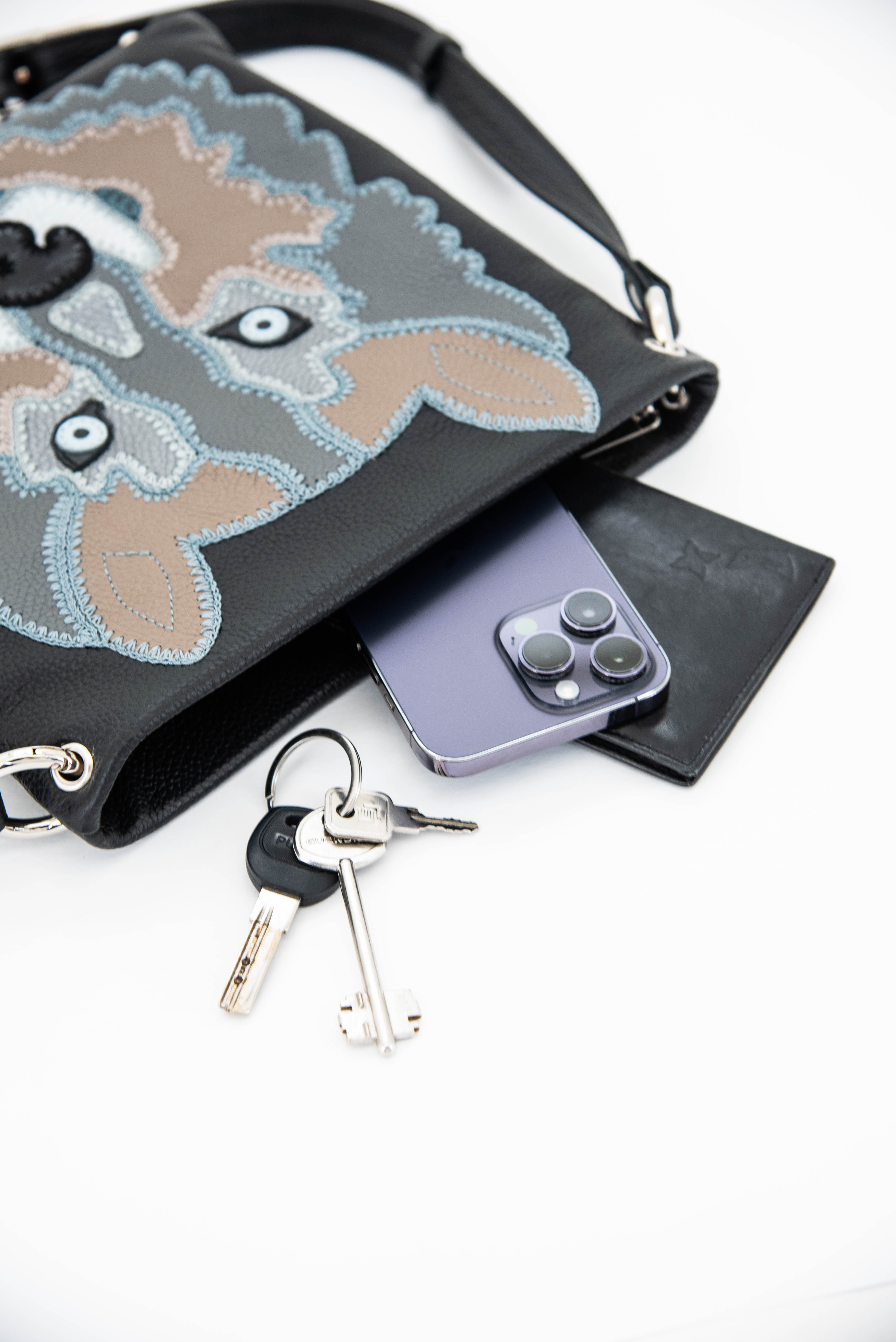 ДС-144-142 сумка с аппликацией PROTEGE ( Черный Флотер Волк)