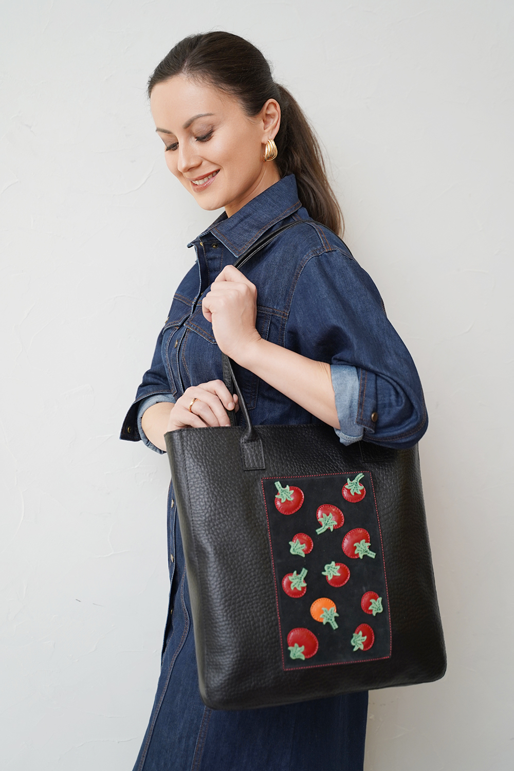 ДС-664-366 сумка с аппликацией PROTEGE (Черный Вороток Помидорка)